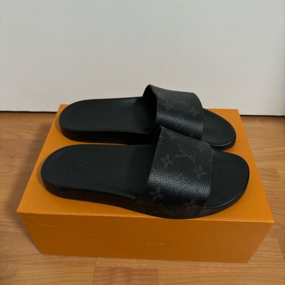 Louis Vuitton Slides (DAMAGED) - Picture 4 of 8